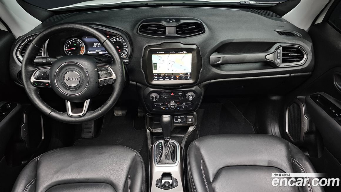 Jeep Renegade — фото 11