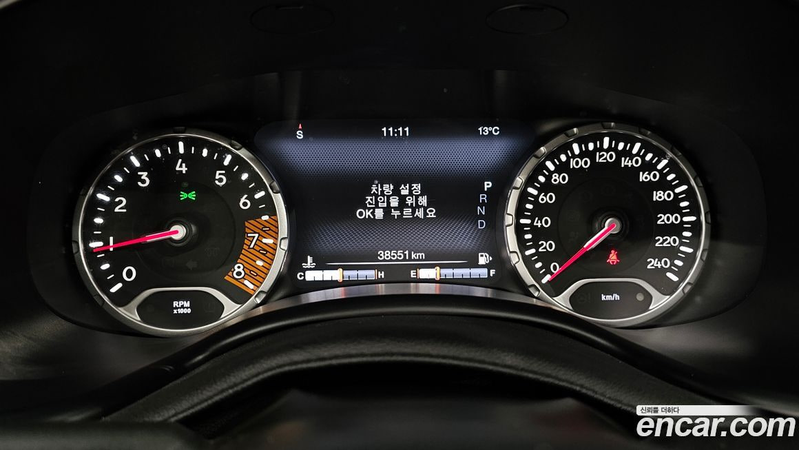 Jeep Renegade — фото 14