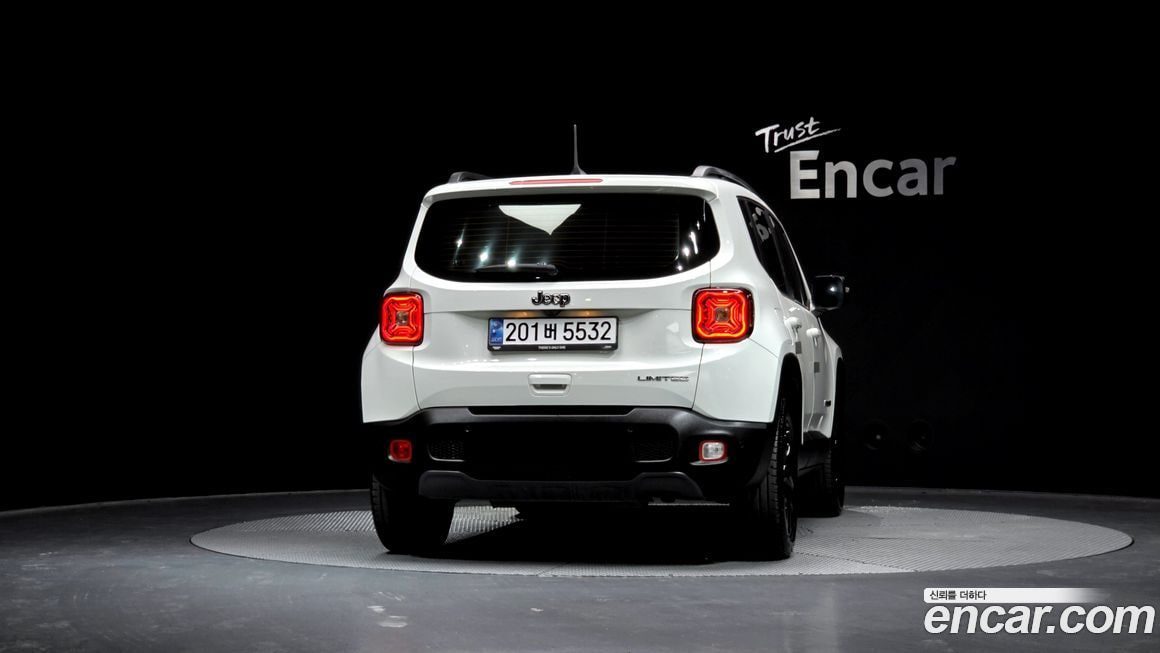 Jeep Renegade — фото 6