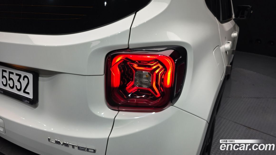 Jeep Renegade — фото 10