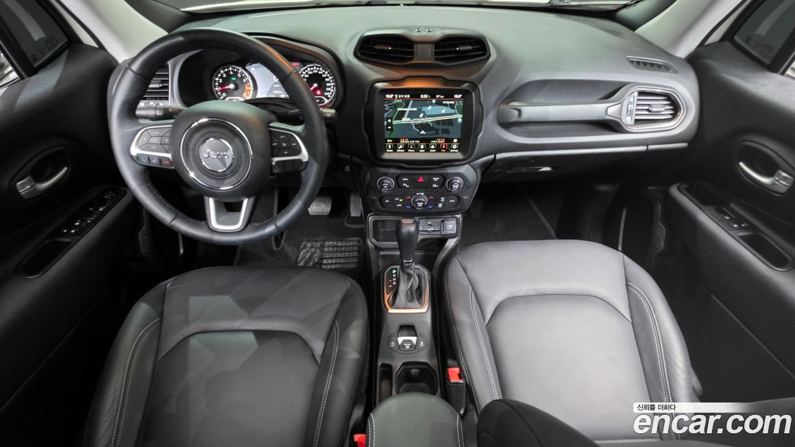 Jeep Renegade — фото 12