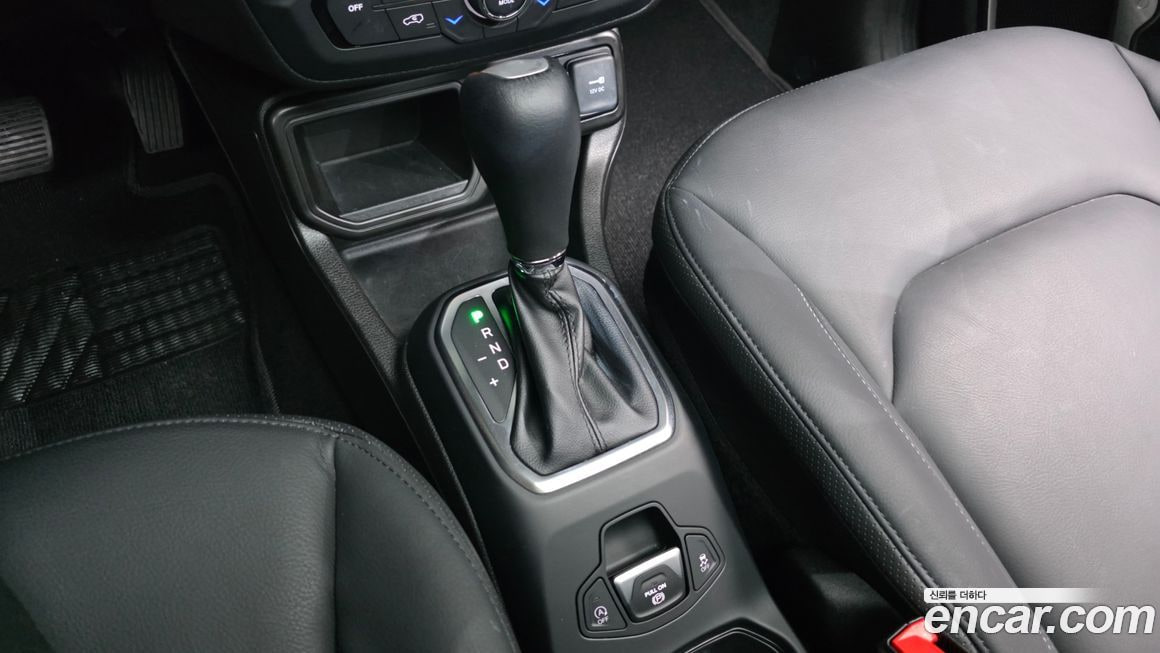 Jeep Renegade — фото 13