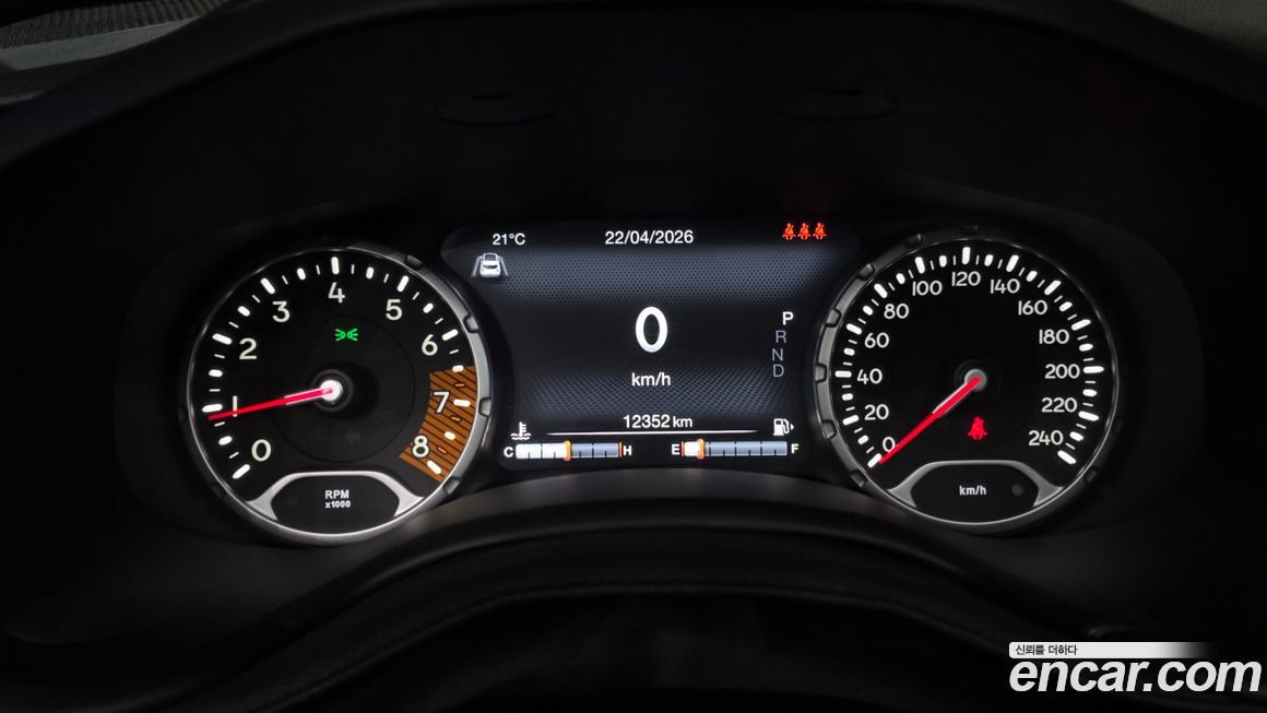 Jeep Renegade — фото 14