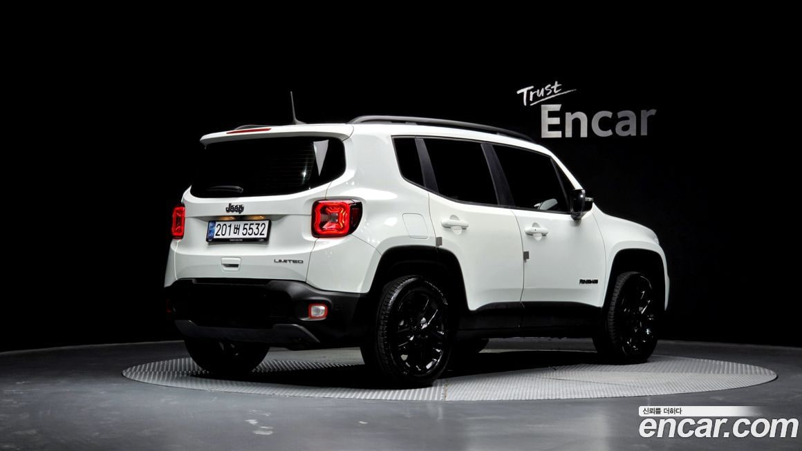 Jeep Renegade — фото 15