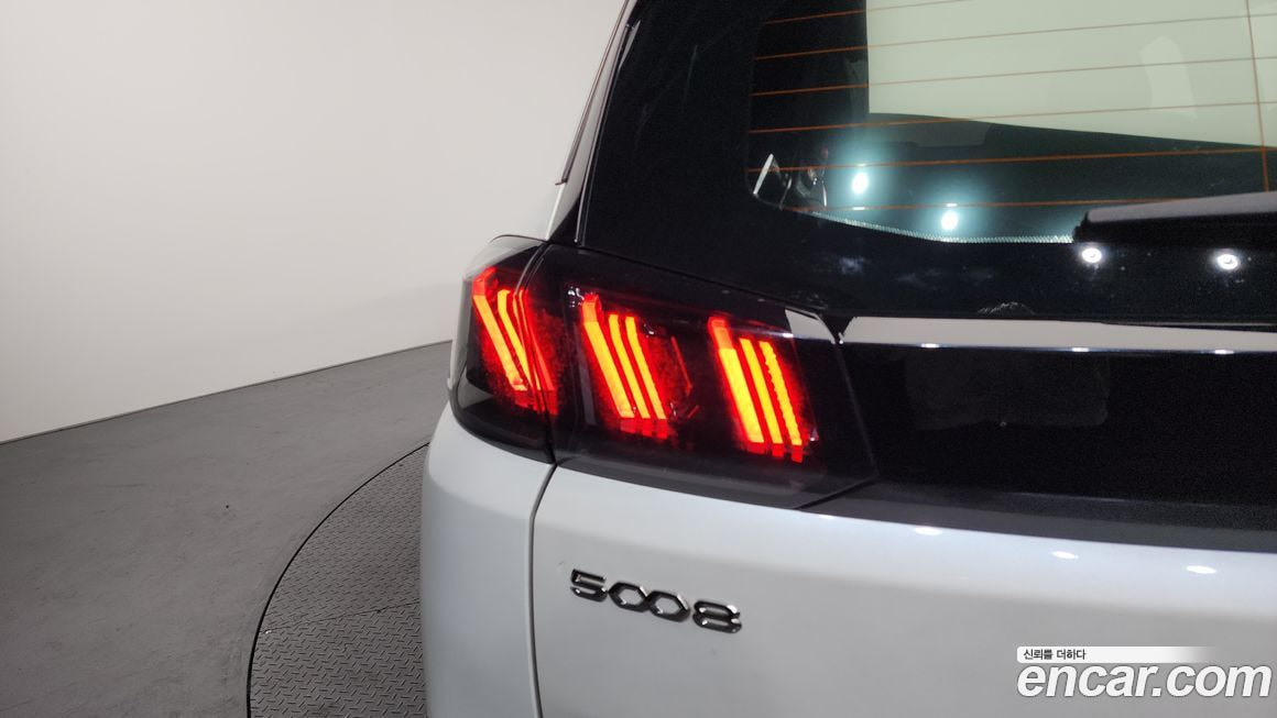 Peugeot 5008 — фото 13