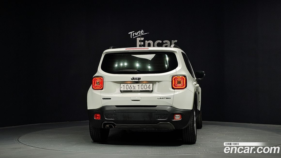 Jeep Renegade — фото 7