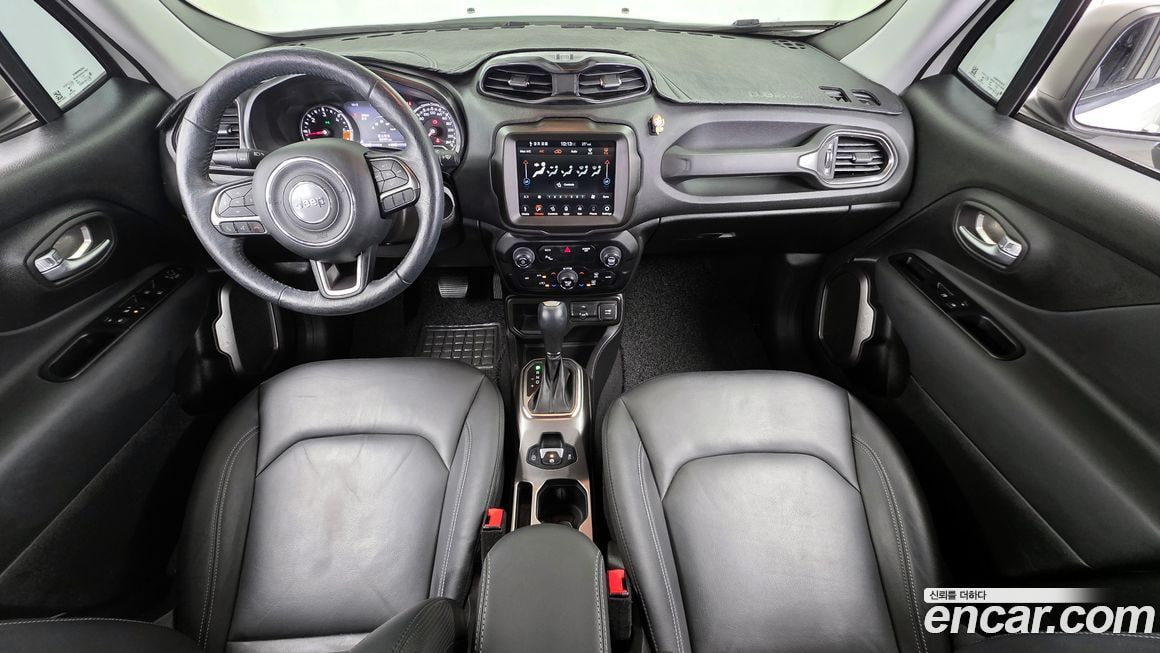 Jeep Renegade — фото 10