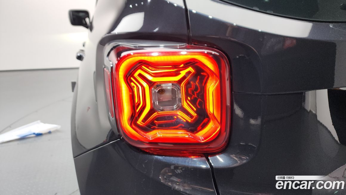 Jeep Renegade — фото 10
