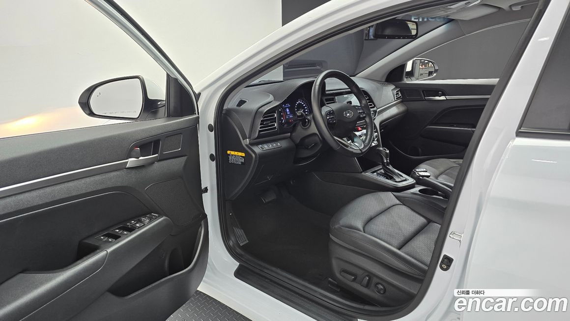 Hyundai AVANTE — фото 3