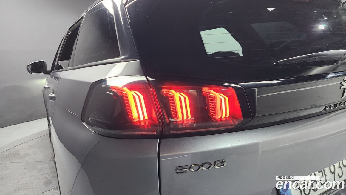 Peugeot 5008 — фото 10