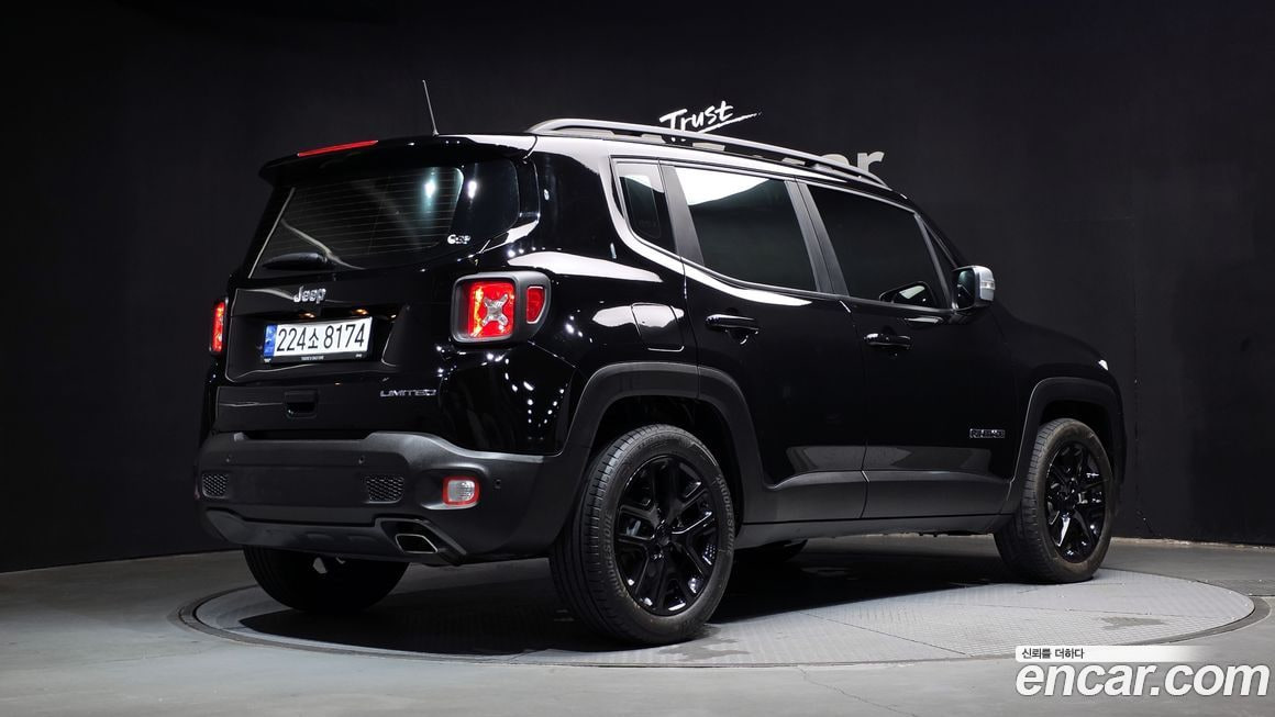 Jeep Renegade — фото 1