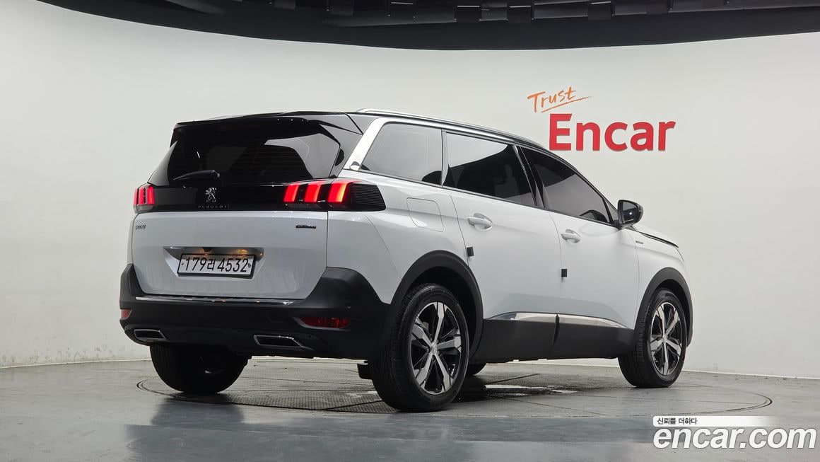 Peugeot 5008 — фото 1